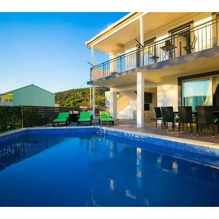Croatia Sea View With Heated Pool * Вінішчє